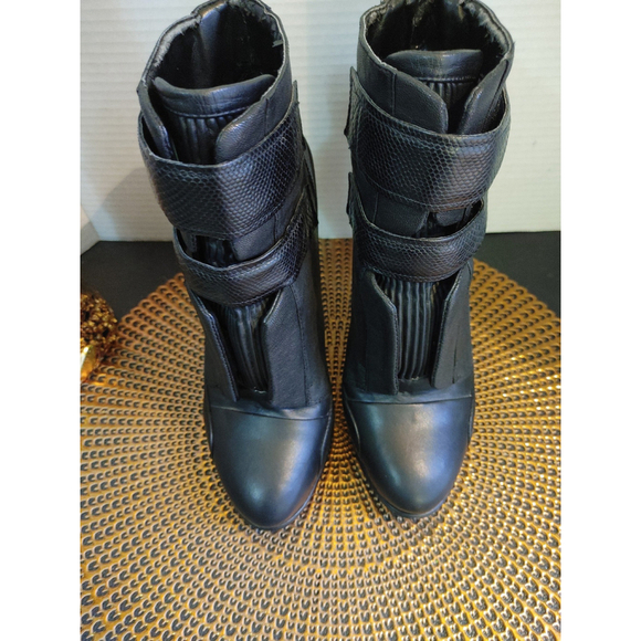 BCBGMaxazaria Night Leather Booties size 9M - Picture 3 of 6